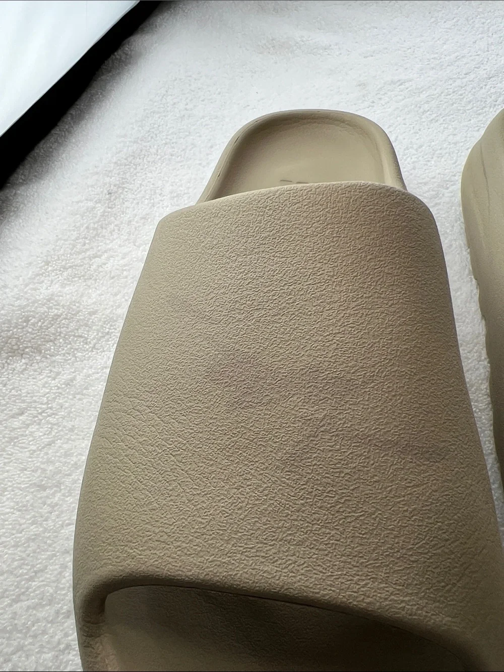 ADIDAS 13 Yeezy Slide Desert Sand Original Comfort Foam Sandal Slip-On Flip Flop